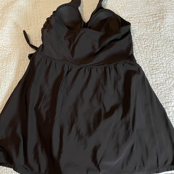 Halter-top skirted one-piece swimsuit - size 12 - Picture 3 of 4